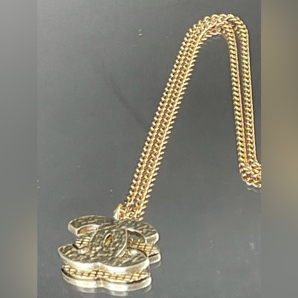 CHANEL CC Logo Gold Tone chocolate bar pendant Necklace - Picture 8 of 9